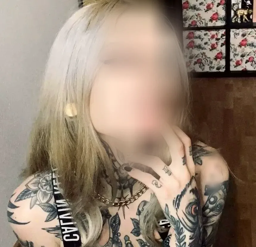 Katrin, 21