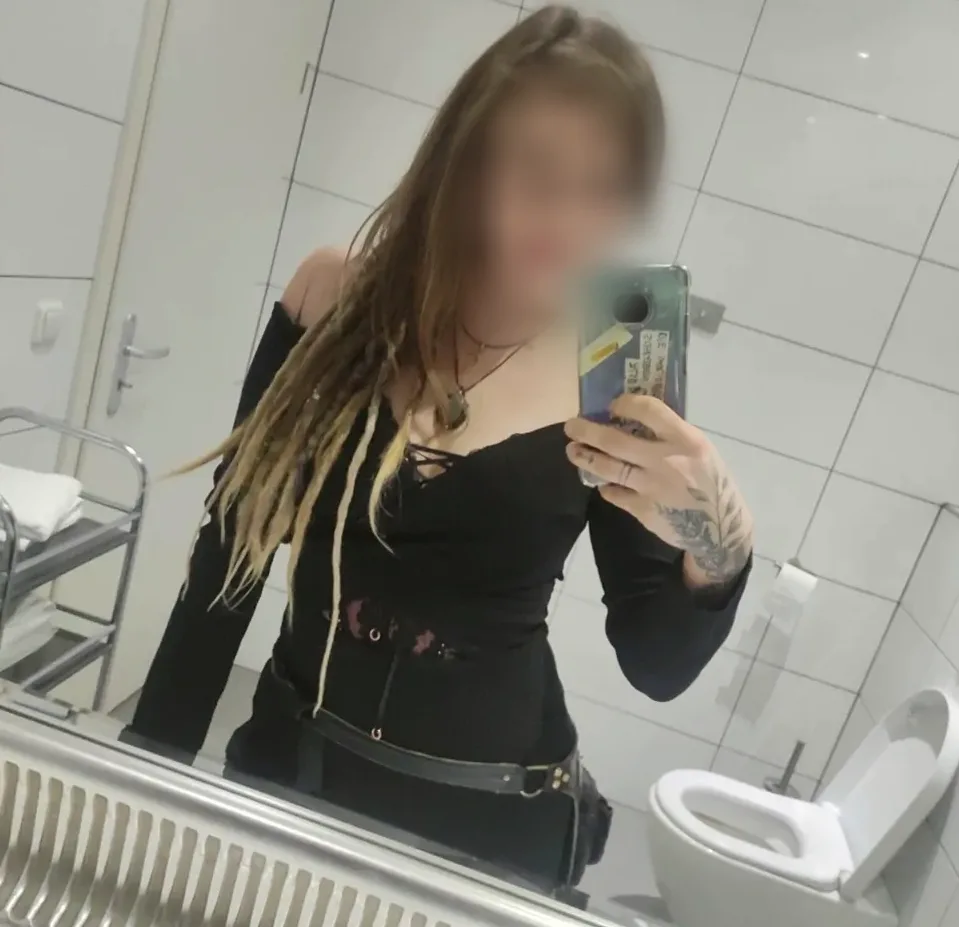 Lara, 30