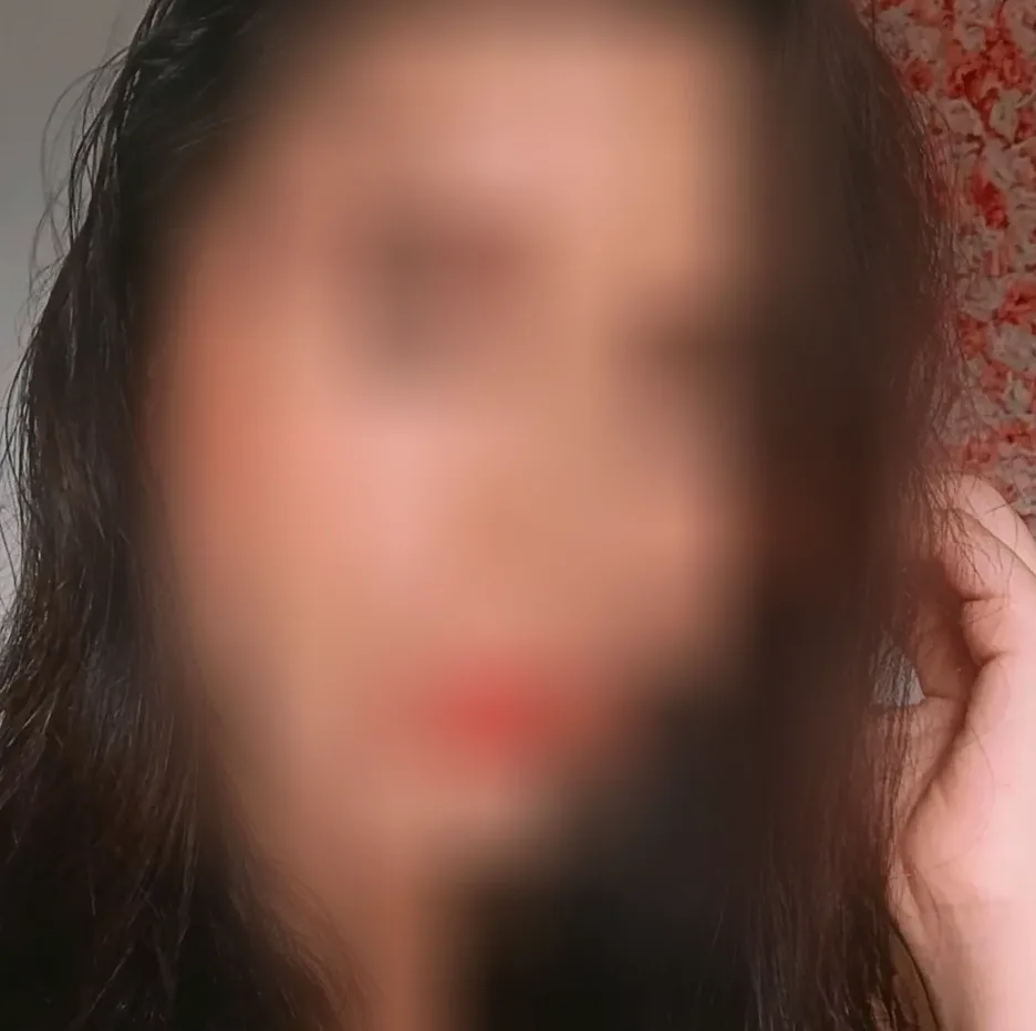 Yasmin, 29